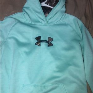 sweatshirt. size youth XL fits like adult M